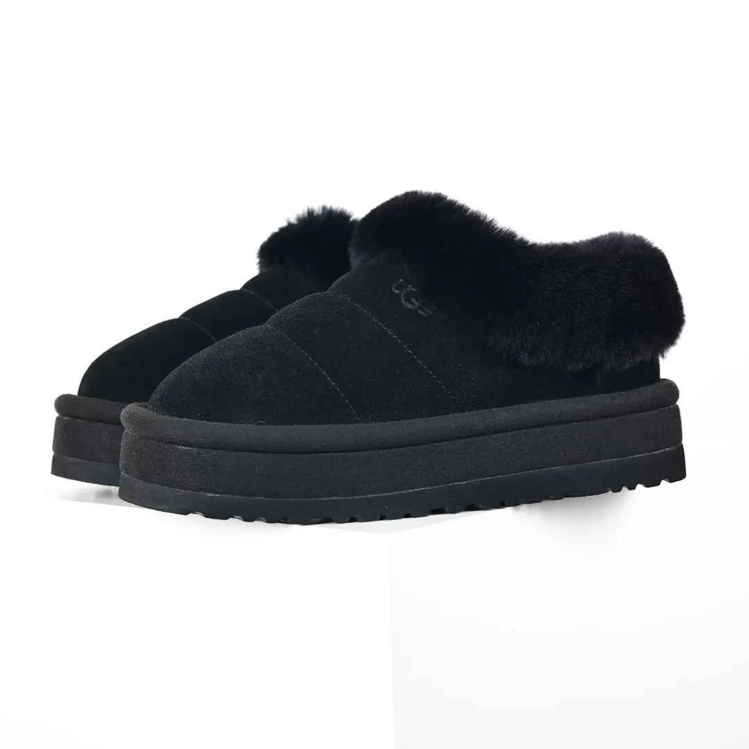 Pick up locally💰660 Core recommendation Good price Cashmere insoles are a very suitable choice for keeping warm in winter and at home. In the new year, uug launched a series of styles, which are partially geared towards the preferences of young consumers and have also moved to the forefront of fashion trends. Shoe body material Water-repellent coated suede upper 17mm UGGPURE™ implanted wool insole Lightweight non-slip comfortable rubber outsole With brand LOGO Trademark Comes with a full set of packaging Size: 35 36 37 38 39 40